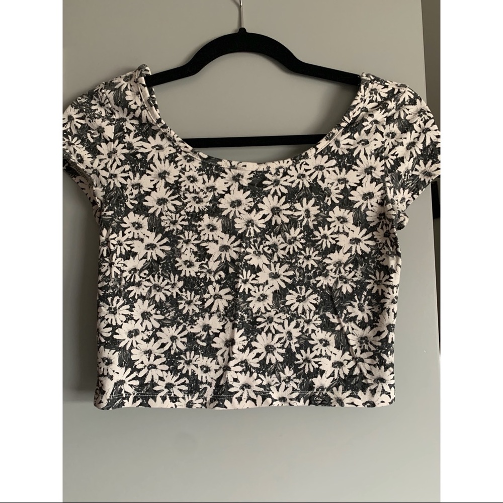 MOSSIMO SUPPLY CO. Crop top